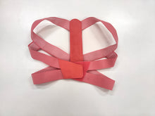Carica l&#39;immagine nel visualizzatore di Gallery, Pully Portable Posture Corrector Strap – Lightweight &amp; Adjustable